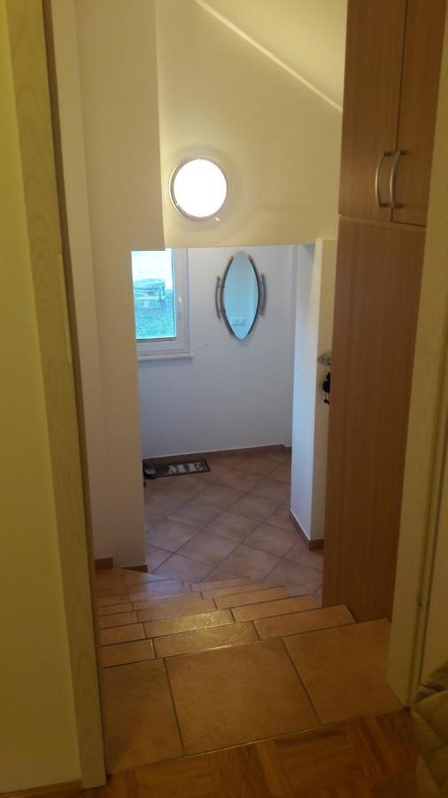 Apartment Kranj - Huge Terrace, Free P, Wi - Fi, Ac Bagian luar foto