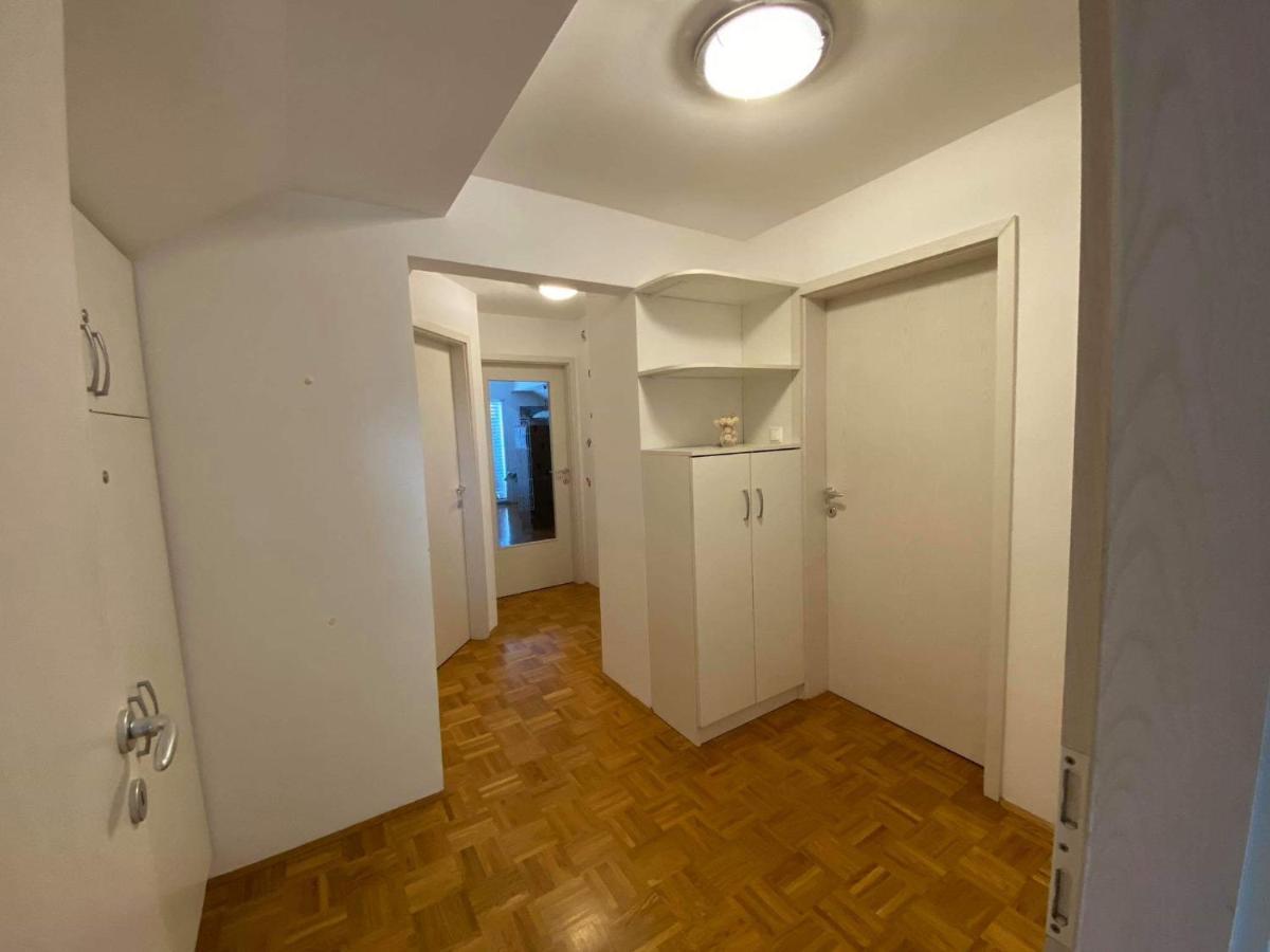 Apartment Kranj - Huge Terrace, Free P, Wi - Fi, Ac Bagian luar foto